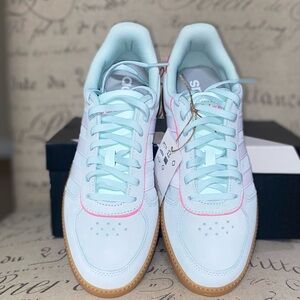 ADIDAS • Youth/Women